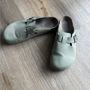 Birkenstock Men's Shoes in Olive Green/Gray